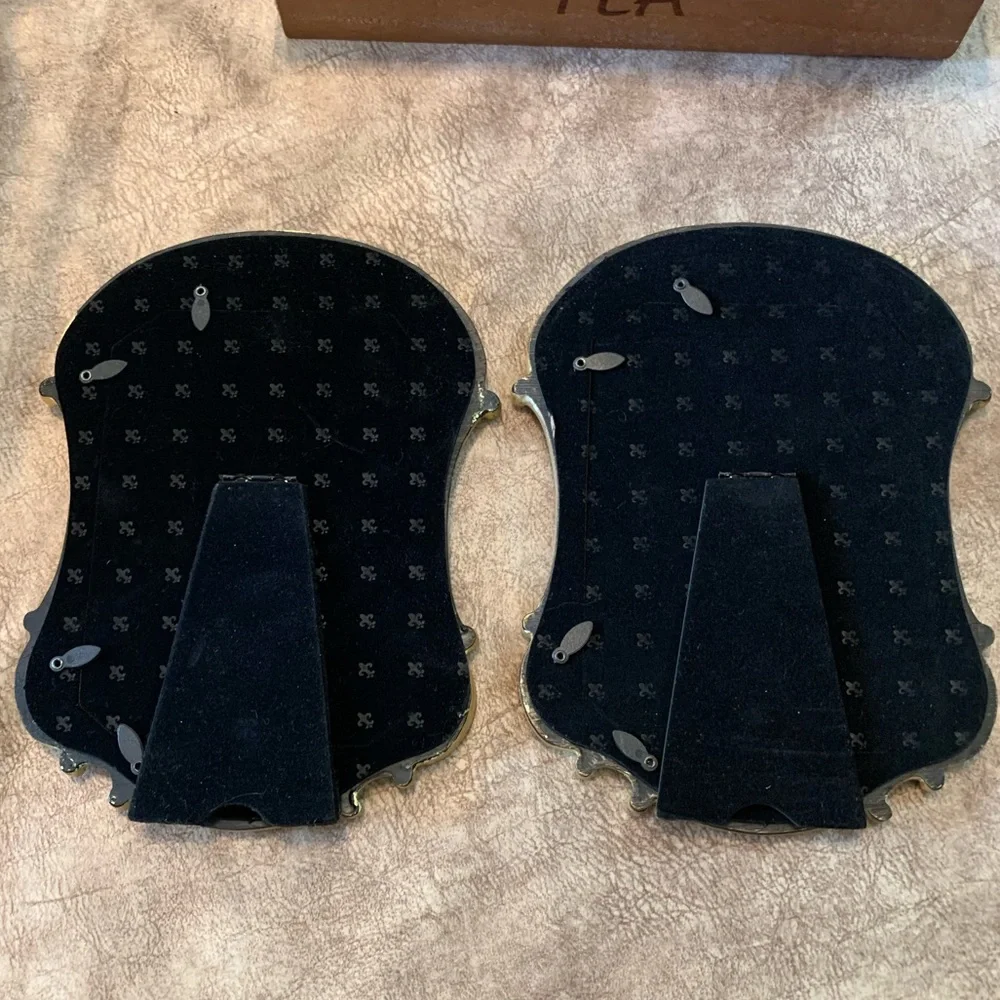 2 Picture Frames